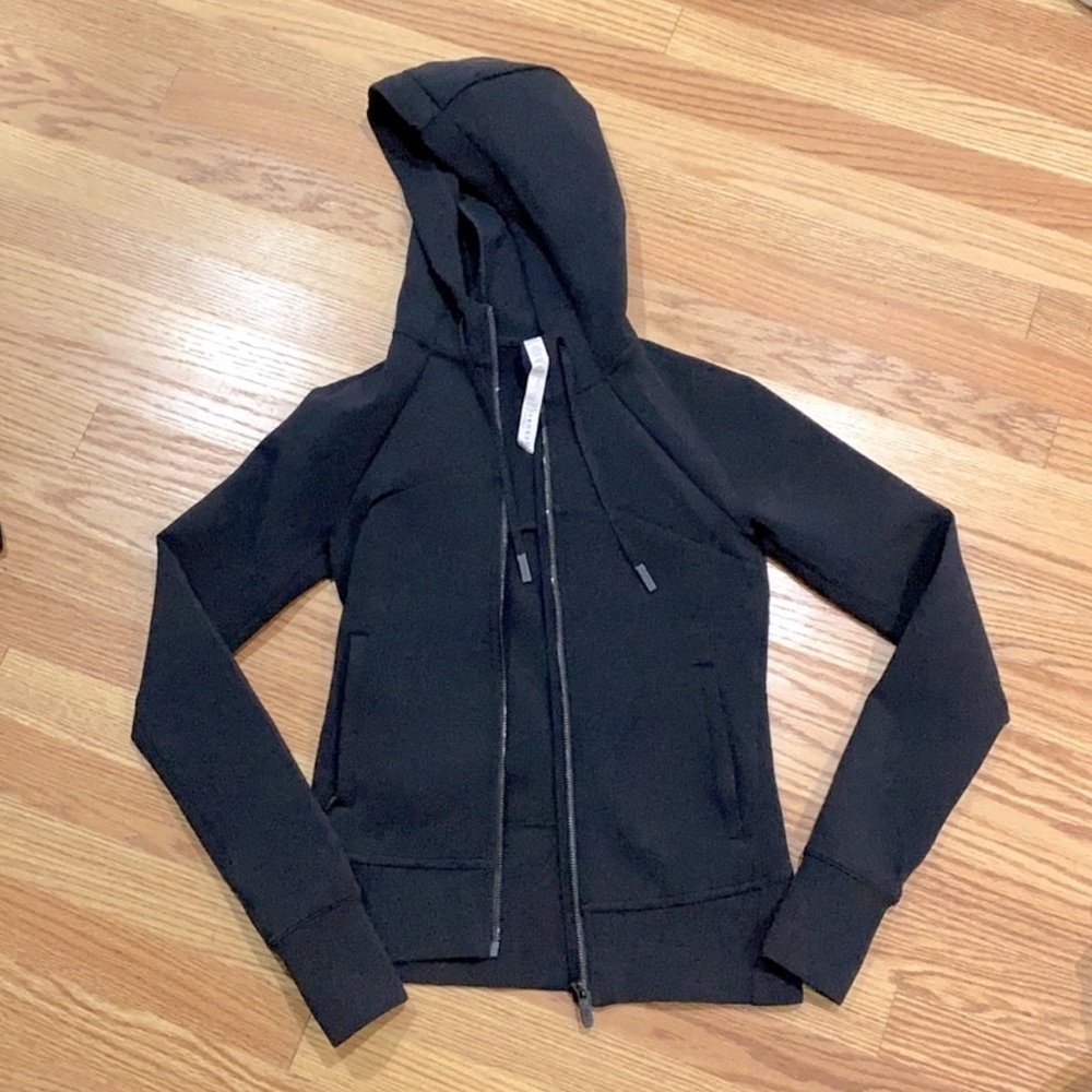 Lululemon women’s black zip up jacket with thumb holes
